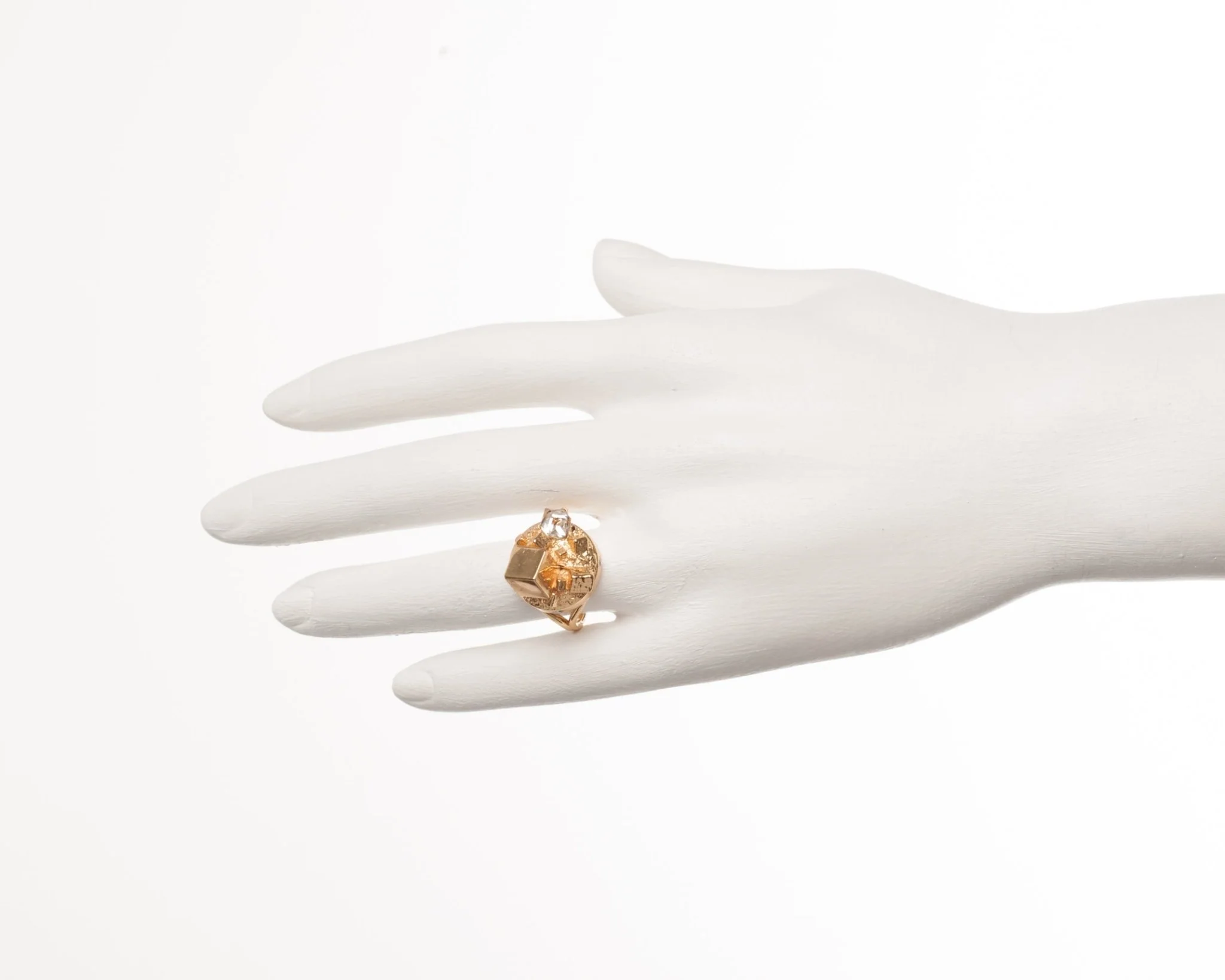 Roches Singulieres Large Cube On Signet Rings | AERO605/11 - Image 2