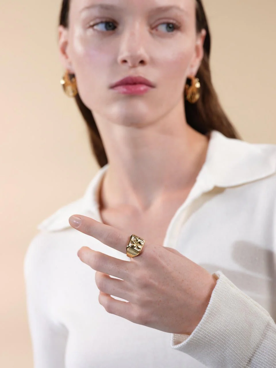 Gold Iris On Mother Of Pearl Plate Ring | ARNF6021 - Image 4