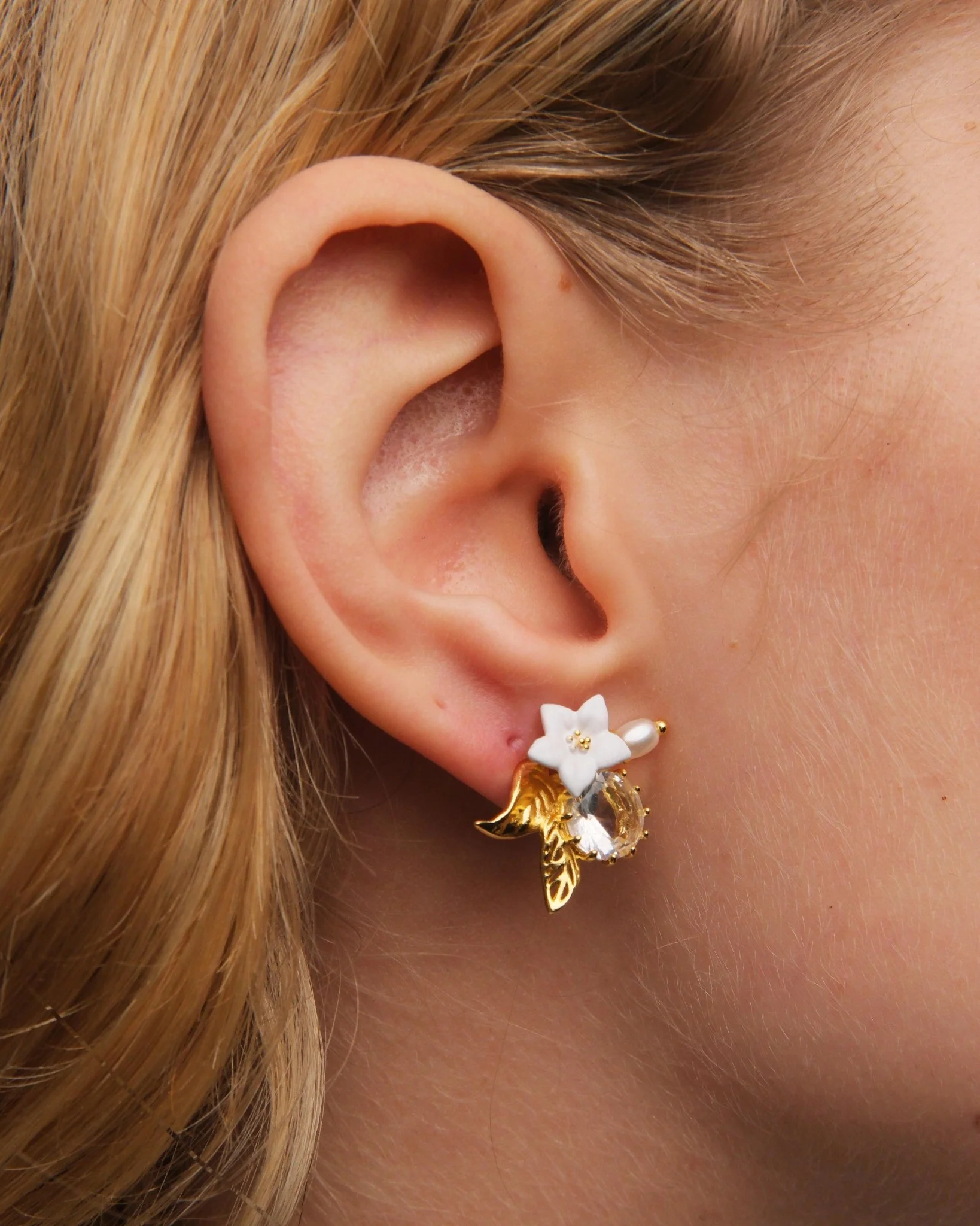 Aume111T/1 White Jasmine, Faceted Crystal And Crystal Pearl Bead Post Earrings | AUME1111 - Image 2