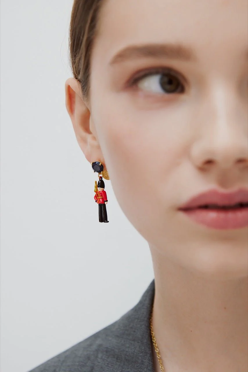 Earrings With Black And Red King'S Guards And Black Faceted Glass | AWWI1101 - Image 4